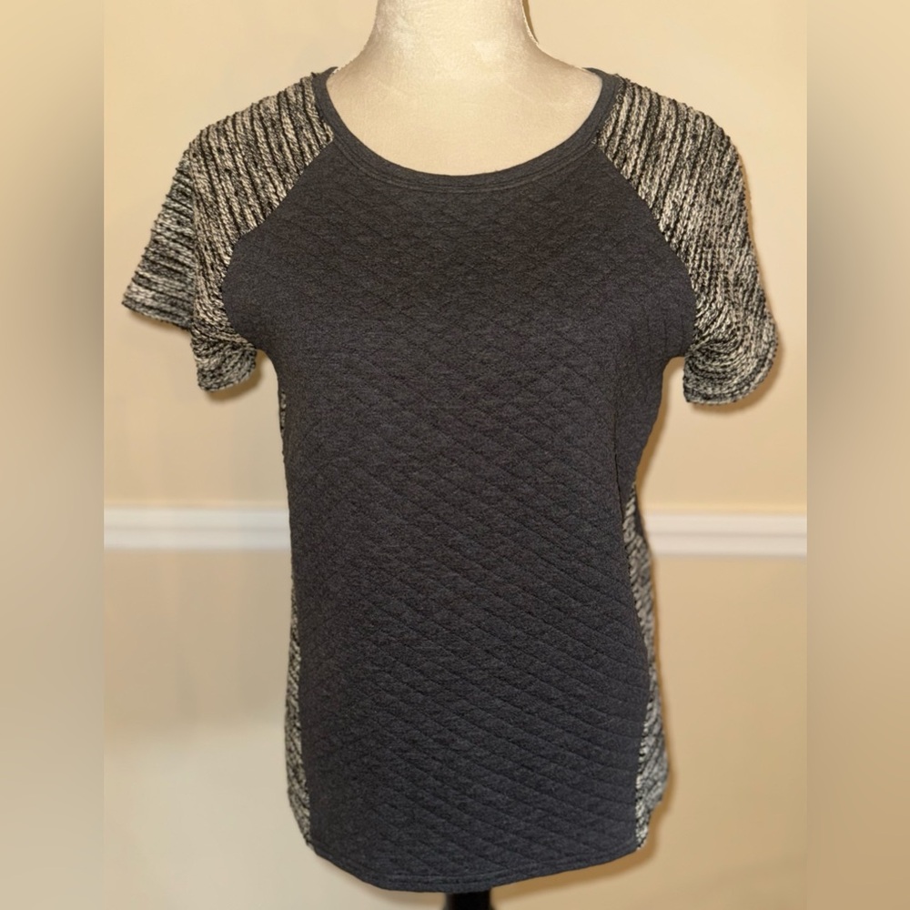 Sanctuary Gray Quilted Knit Top w/ Black & White Bouclé Short Sleeves—Size S